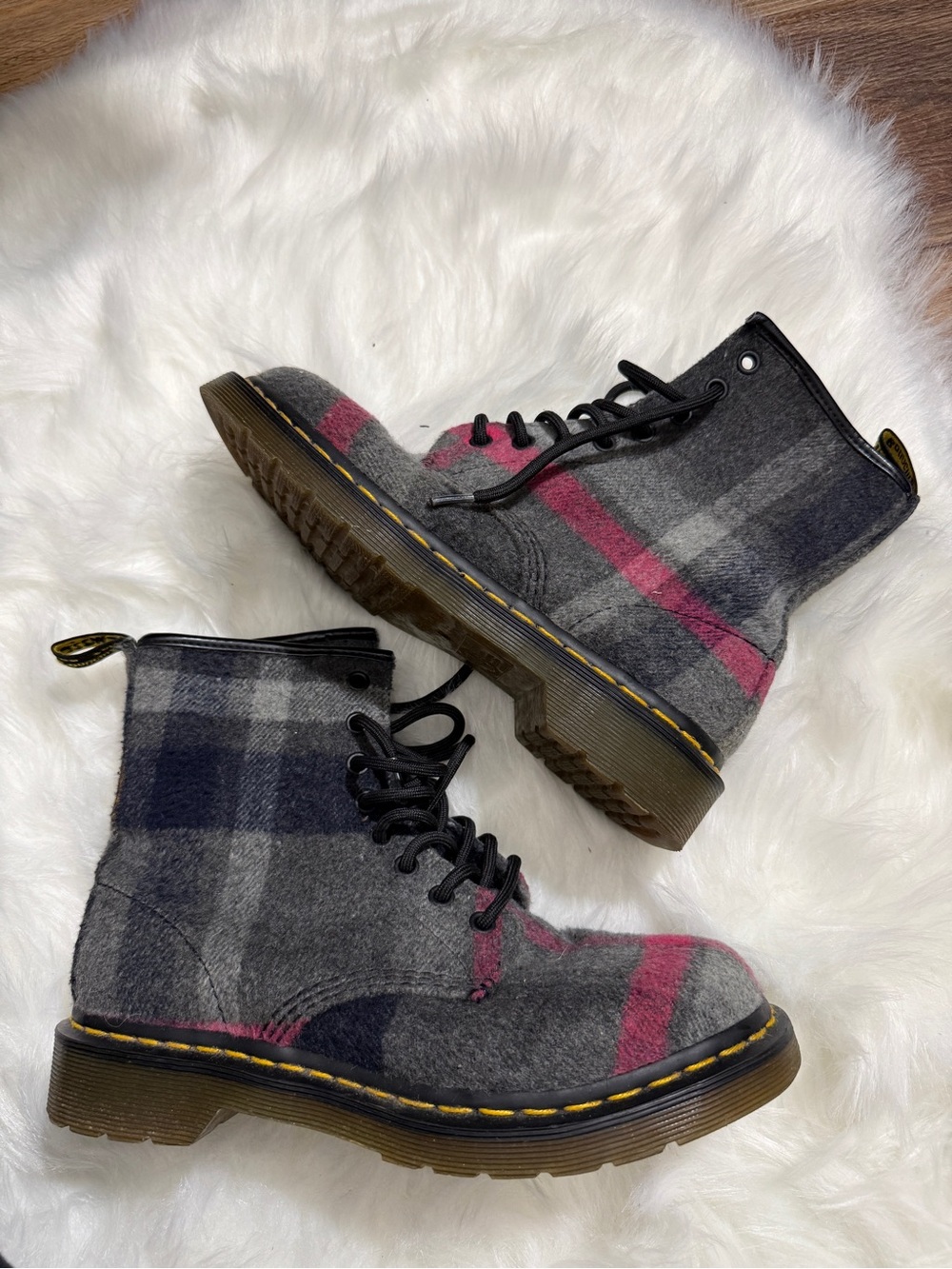 Dr. Martens Castel Gray Pink Tartan Plaid 8-Eye Boots Size 7